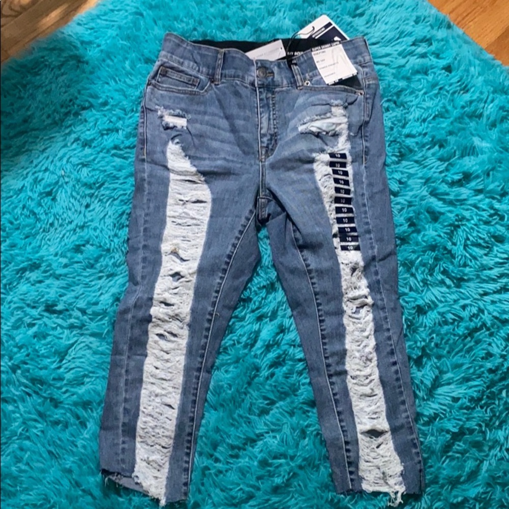 Curvy sculpting crop jeans